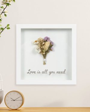 Украсна цветна рамка LOVE